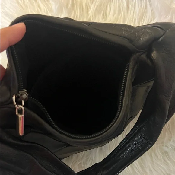 Elegant Black Quilted leather Women's Bag - Picture 3 of 5